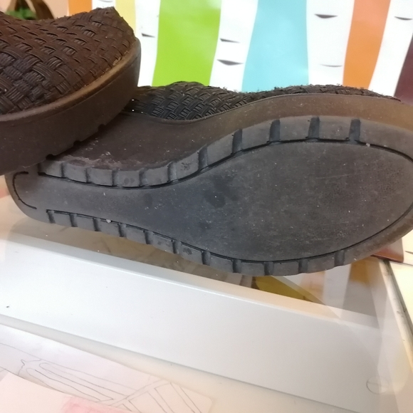 Black wedge heeled shoes size 6.5 - Picture 5 of 6